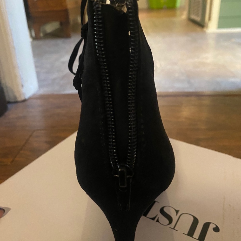 Shoes - Picture 4 of 6